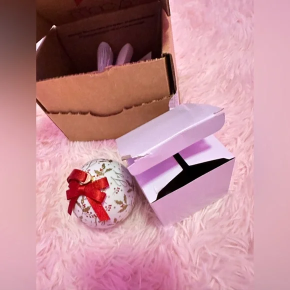 Initial necklace ornament letter E perfect for a Christmas gift 😊 - Picture 3 of 5